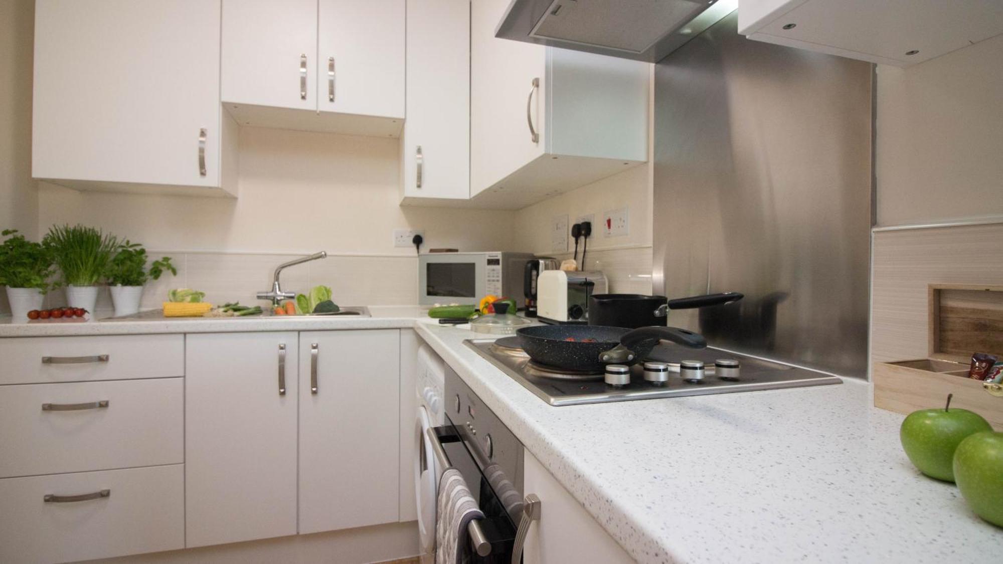 Castle Point Apartments Southampton Premier Lodge Экстерьер фото